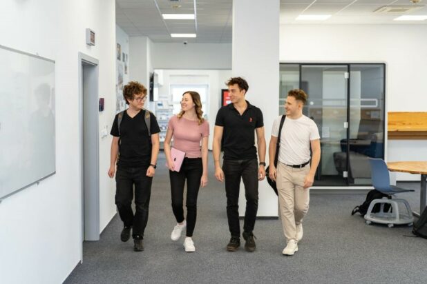 Vybuduj si s nami budúcnosť