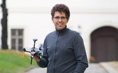 Tomáš Báča received the prestigious GA ČR Junior Star grant. In his project he will deal with the navigation of drones of the future