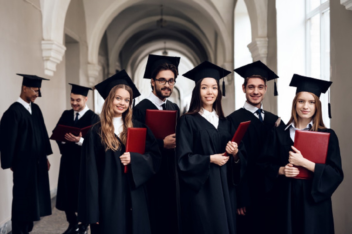 group-students-mantles-are-standing-corridor_85574-2152