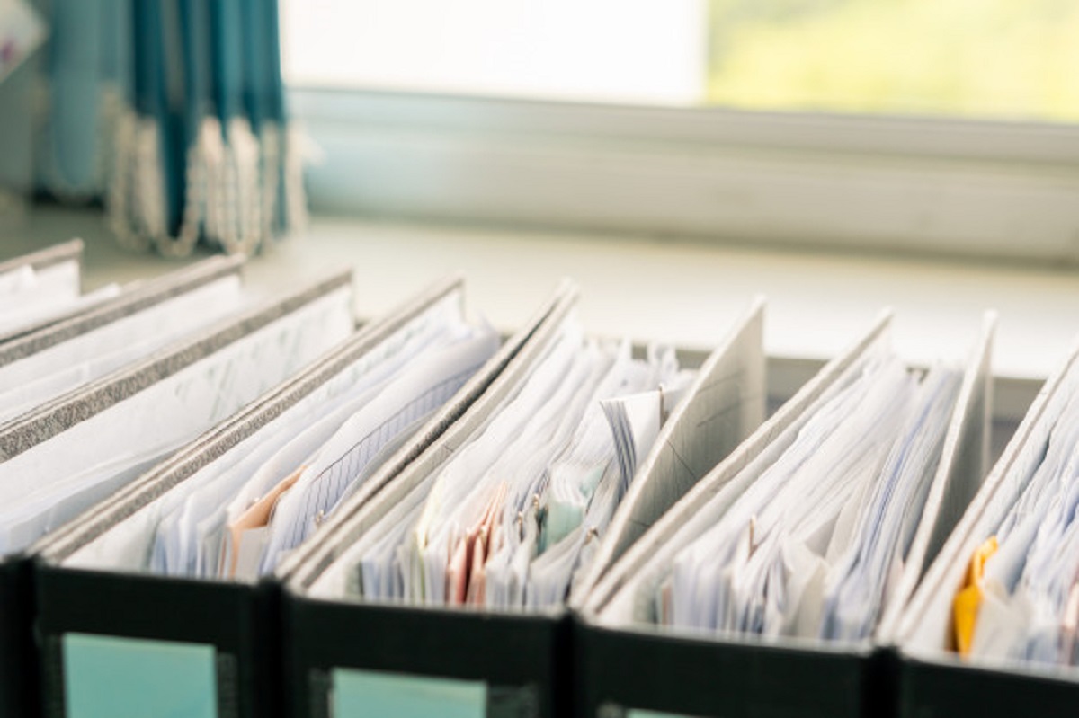 row-white-paper-documents-black-folder-working-office-table-report-files_44651-212