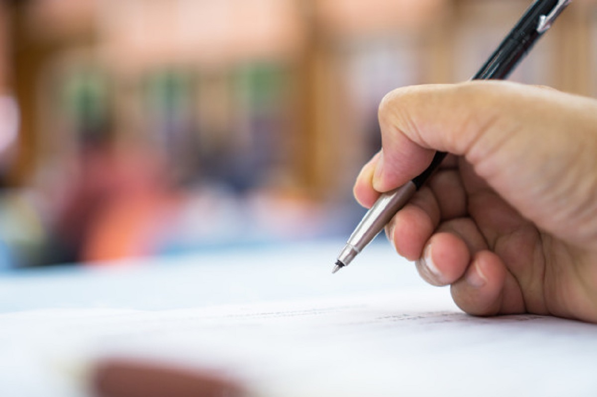 asian-business-man-manager-checking-signing-applicant-filling-documents-report-papers_4236-1224