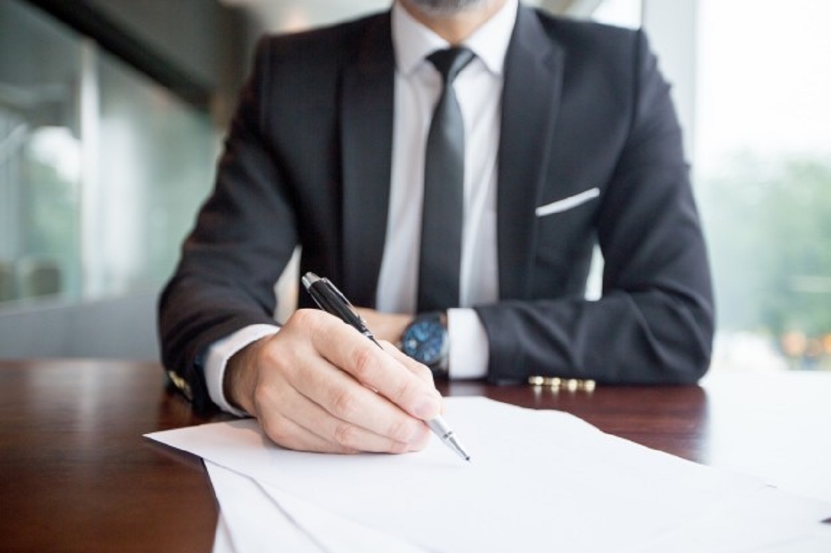 cropped-view-business-leader-making-notes_1262-4953