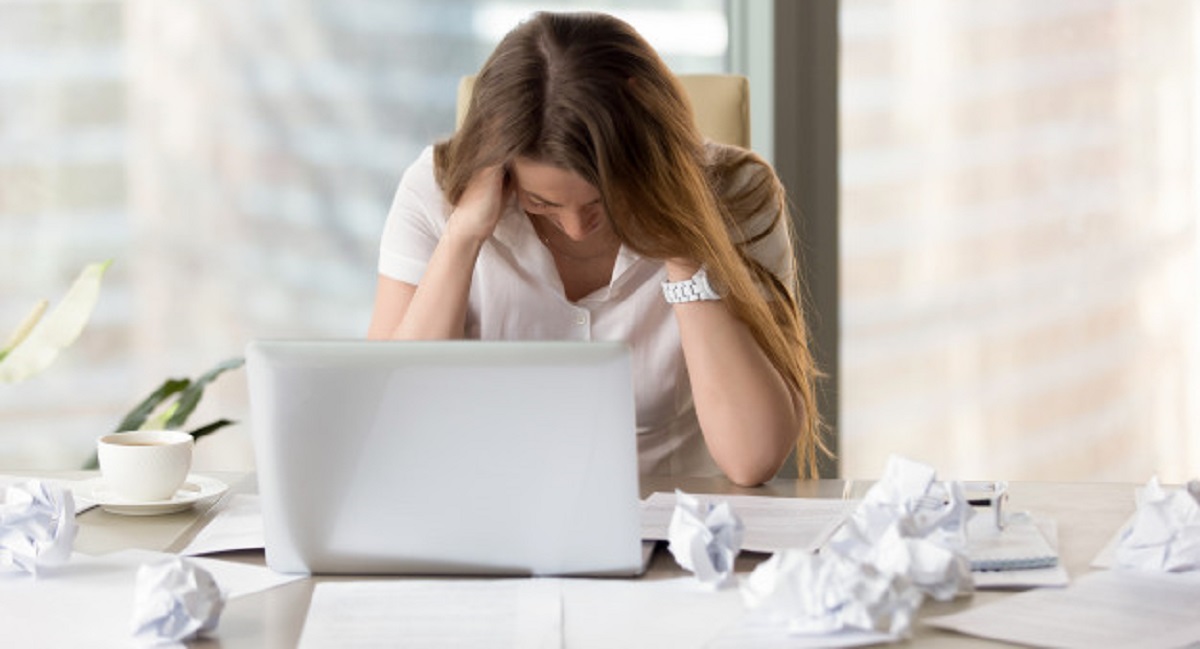 stressed-female-entrepreneur-creativity-crisis_1163-4313