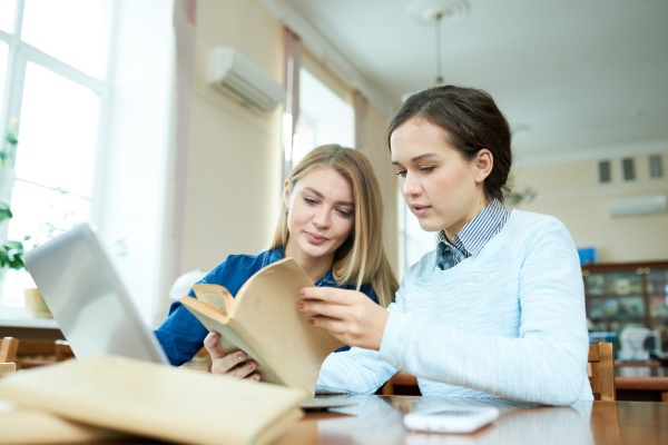 10 let se státními maturitami