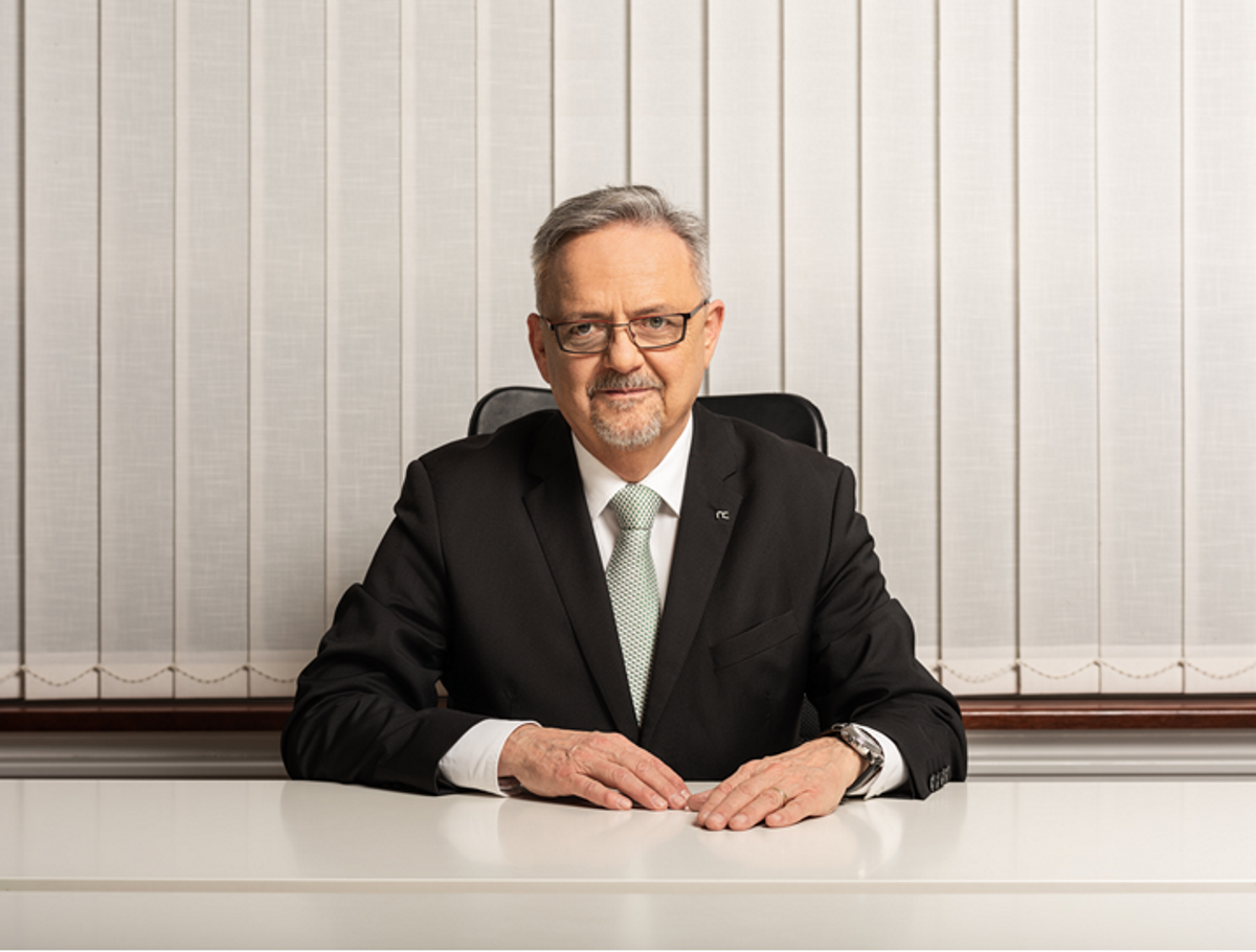 Newton University Jan Mojžíš