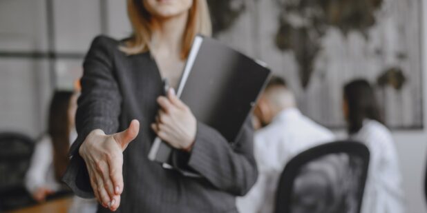 Absolventi technických oborů mohou mít až o třetinu vyšší nástupní mzdu