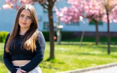 Studentka průmyslovky psala svoji maturitní práci na Fakultě strojní. Teď se na ni hlásí
