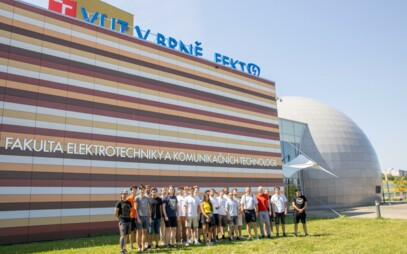 Na FEKT v rámci mezinárodní letní školy zavítalo 22 nadšenců do mikrokontrolérů