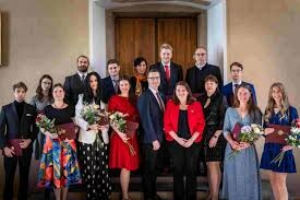 Studentky a student FF UK převzali v Karolinu Cenu rektorky pro nejlepší absolventy a Bolzanovu cenu