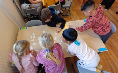 Masopustní slavnost malých stavitelů mostů: Základní škola Vyšší Brod na návštěvě v družině v Bad Leonfeldenu