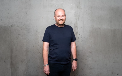 „Jako děkan chci školu otevírat,” říká Dalibor Hlaváček. V novém Pauzáku mluví o starchitects, změnách výuky i dětství v Afric