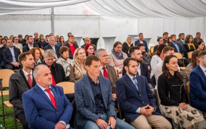 Na slavnostním zahájení Akademického roku 2025/26 ocenil rektor JU Pavel Kozák studenty, akademiky i dlouholeté pracovníky univerzity