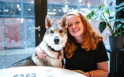 „Lidé si mylně sociální pracovníky představují jako ‚zubaté tety‘, co odebírají děti,“ říká finalistka soutěže Český Vševěd Kateřina Mikulcová z FSS OU