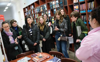 Středoškolačky a středoškoláci si prohlédli FSS MU, o letošní Open Day byl opět velký zájem
