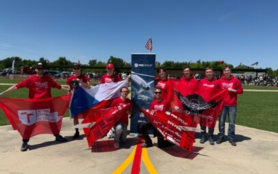 Tým Chicken Wings z VUT ovládl prestižní soutěž SAE Aero Design v USA. Z Texasu si studenti odvezli zlato
