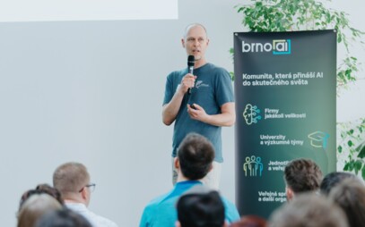 AI je jako motorová pila, říká Vít Nováček. V době umělé inteligence má informatika větší smysl než kdy dřív
