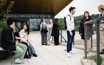 Dny otevřených dveří 2025/2026: Kdy a kde zažít FSV UK naživo?