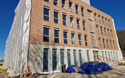 Nový kampus Panevropské univerzity ve Vysočanech se blíží k dokončení