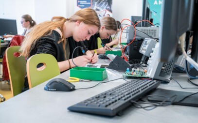 Akce ​​togetHER in tech na VUT přivedla středoškolačky do světa techniky