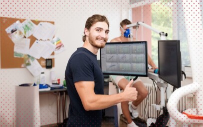 Tady můžeš začít: Množství teorie se rovná množství praxe, vyzdvihuje student CESA VUT