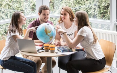 Fakulta mezinárodních vztahů