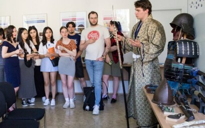 Asijský den na MUP nabídl unikátní výstavu japonských historických předmětů