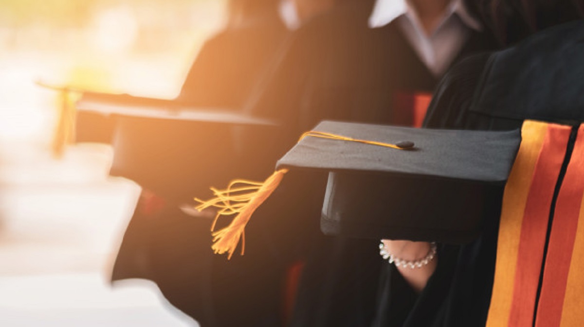 graduating-student-group-wore-black-hat-black-hat-graduation-ceremony-university_43157-773