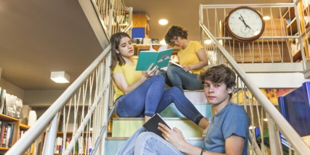 Polovina maturantů lituje, že nešla na VŠ