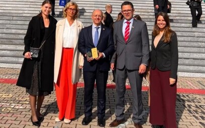 Ocenenie Fermina Lopeza Lopeza zo Španielskej obchodnej kancelárie pri príležitosti 85. výročia existencie EUBA