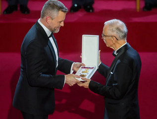 Významné ocenenie práce profesora Dvurečenského