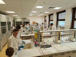 Mladí vedci a vedkyne na FCHPT STU