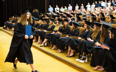 2 016 úspešných absolventov