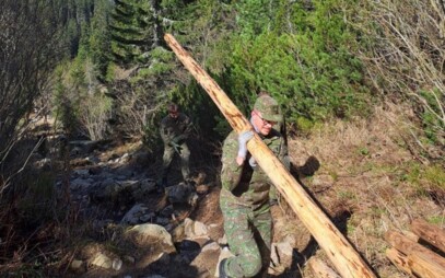 Kadeti AOS pomáhali pri oprave turistického chodníka v Nízkych Tatrách