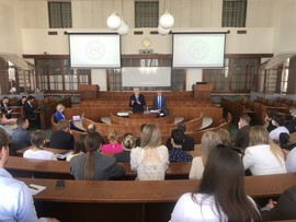 EUROKOMISÁR REYNDERS NA PÔDE PRÁVNICKEJ FAKULTY UNIVERZITY KOMENSKÉHO V BRATISLAVE