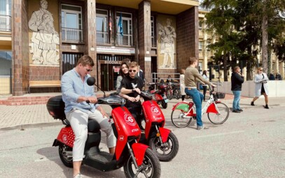 Študenti si už môžu naplno užívať e-bicykle a e-skútre