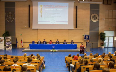 Do akademickej obce Obchodnej fakulty pribudlo 380 študentov