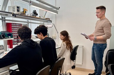 Študenti informatiky v projekte Živá prax