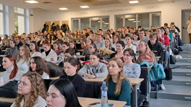 Staň sa študentom Fakulty sociálno-ekonomických vzťahov